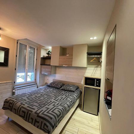 Rdc 1 - Chambre Meublee Au Coeur Du Centre Ville De 몽뤼꽁 외부 사진