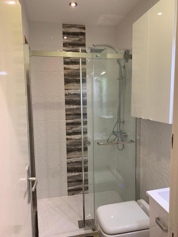 Rdc 1 - Chambre Meublee Au Coeur Du Centre Ville De 몽뤼꽁 외부 사진