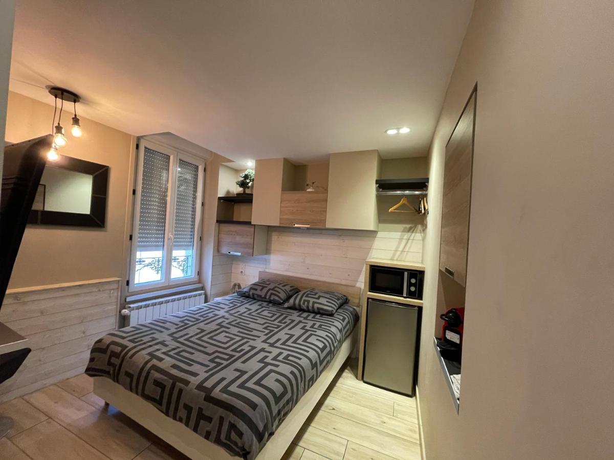 Rdc 1 - Chambre Meublee Au Coeur Du Centre Ville De 몽뤼꽁 외부 사진